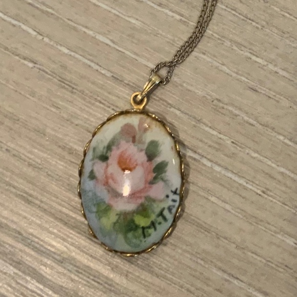 Vintage Necklace - Picture 2 of 2